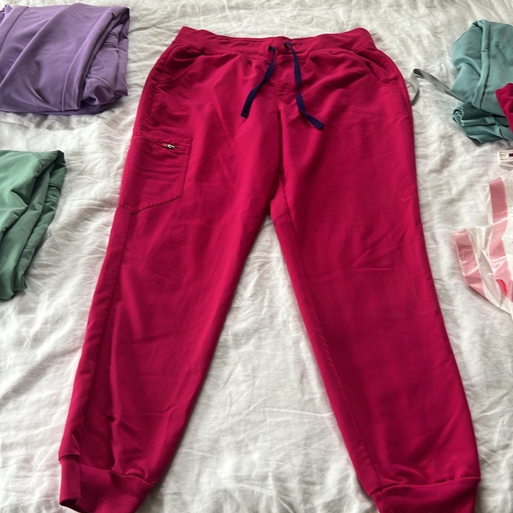 Figs like new large tall jogger scrubs